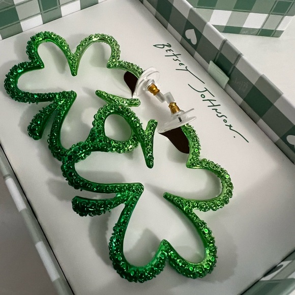 Betsey Johnson Green Shamrock Earrings - Picture 13 of 16